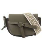 【LOEWE 羅威】Gate Mini 新款柔軟小牛皮緹花背帶馬鞍斜背/腰包(秋天綠)/平行輸入 - 圖片 1