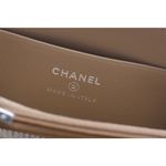 【CHANEL】雙色珠寶CC Logo 羊皮ㄇ形拉鍊零錢包(深米色)/ 平行輸入 - 圖片 5