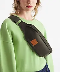 CAFÉ KITSUNÉ 煎茶綠皮革LOGO燈芯絨腰包