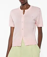 MAISON KITSUNÉ 玫瑰露水粉小狐狸LOGO經典短袖開襟針織衫/女裝/ L