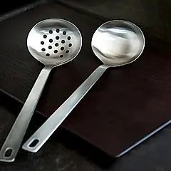 日本霜山 304不鏽鋼一體成形湯勺-25cm