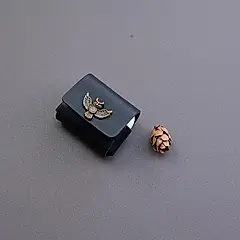 Be Two Airpod pro保護皮套_黑色皮革_飛翔貓頭鷹/淺灰色蠟線