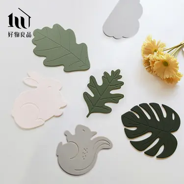 【好物良品】4入組_韓國簡約可愛矽膠卡通可水洗隔熱杯墊/ 松鼠*1、雲朵*1、 兔子*1、橡木葉*1