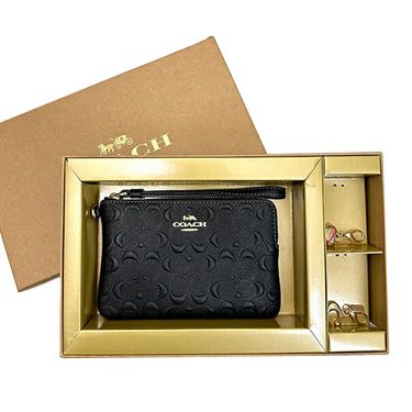 COACH LOGO馬車浮雕皮革手拿包黑色+愛心C字雙吊飾禮盒組/ 平行輸入