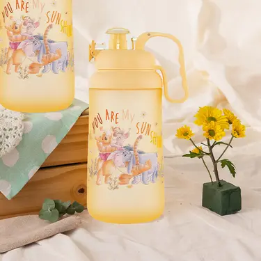 HOUSUXI迪士尼小熊維尼Tritan大容量彈蓋水瓶/ 2000ml