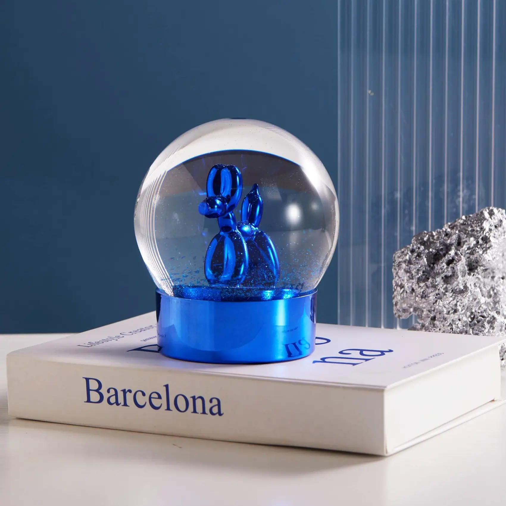 La boite Balloon Dog Globe閃光七彩氣球狗造型水晶球雪花球/ 藍