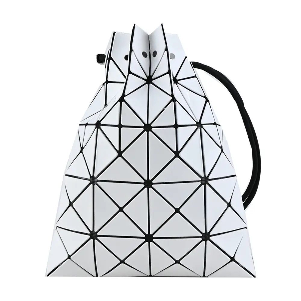 ISSEY MIYAKE 三宅一生 BOA BOA LUCENT 亮面幾何束口肩背包-白/平行輸入