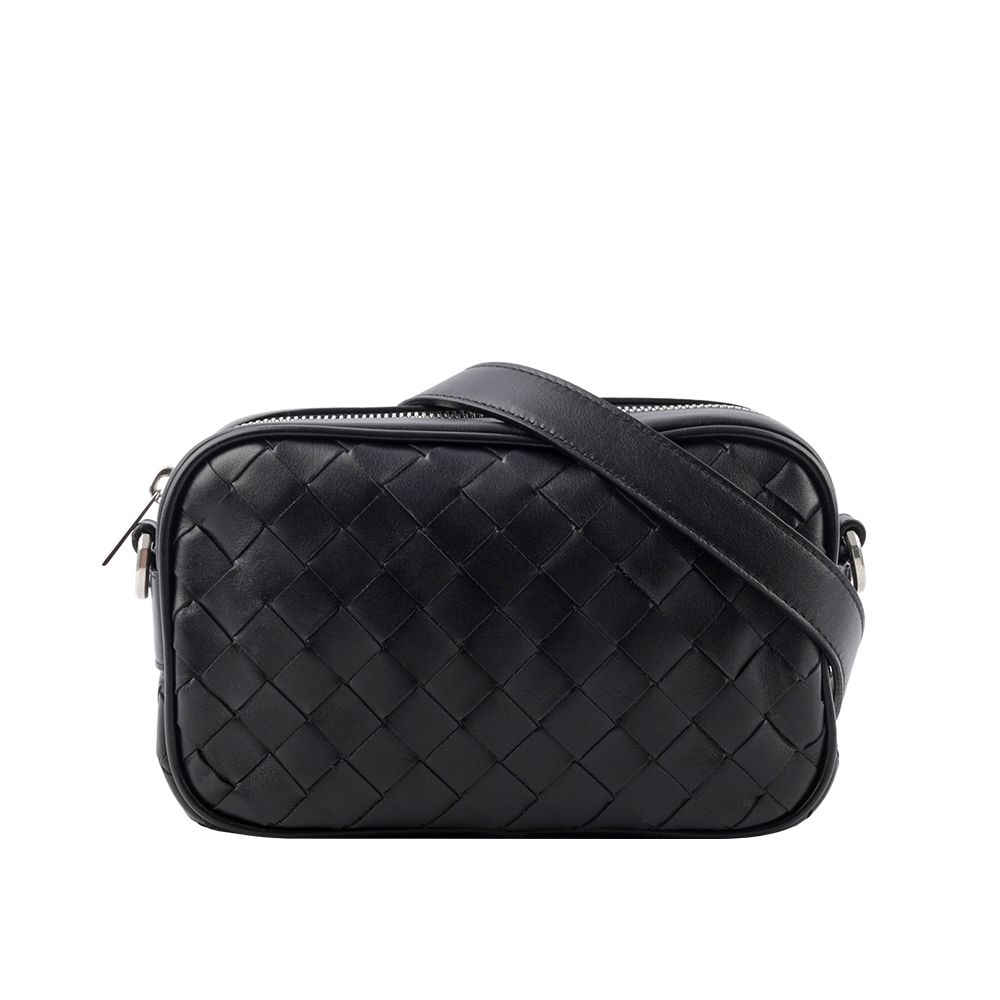 【BOTTEGA VENETA】Intrecciato 小牛皮編織迷你相機包(黑色)/ 平行輸入