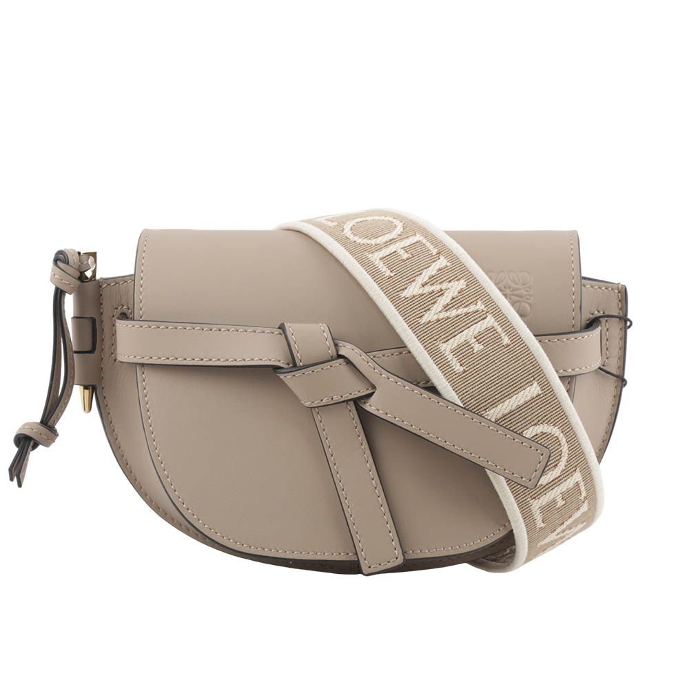 【LOEWE】Gate Mini 新款柔軟小牛皮緹花背帶馬鞍斜背/腰包(沙色) / 平行輸入
