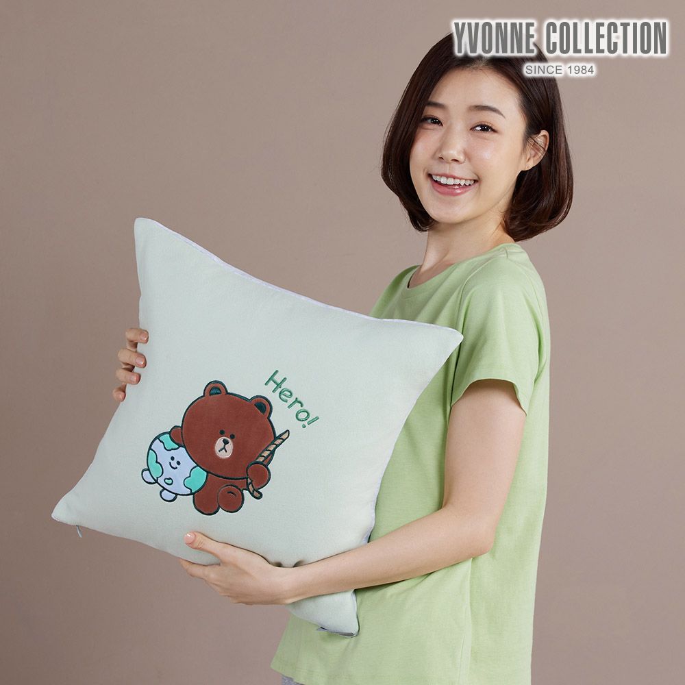 YVONNE COLLECTION 熊大拯救地球方形抱枕(45x45公分)-若草綠(LINE FRIENDS)