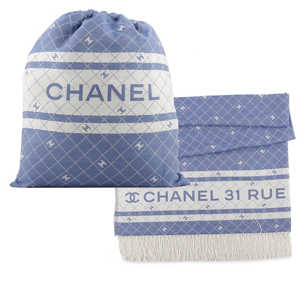 【CHANEL】CC Logo 標誌菱格紋棉質混絲束口後背包+浴巾組(藍色)/ 平行輸入