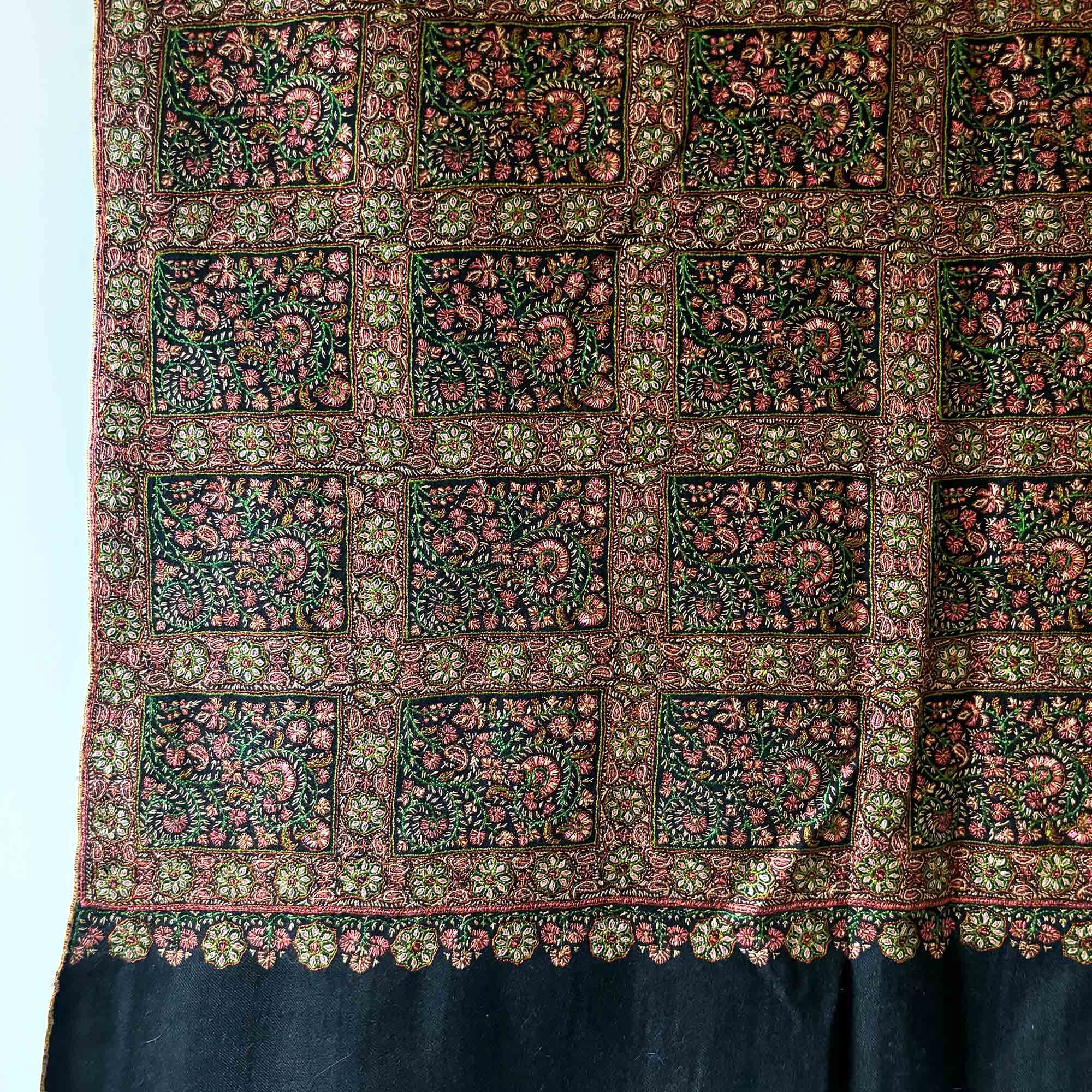 《Bala Shawls》Hand Embroidered JAMA Pashmina 喀什米爾極致工藝絲線大滿繡手繡披肩
