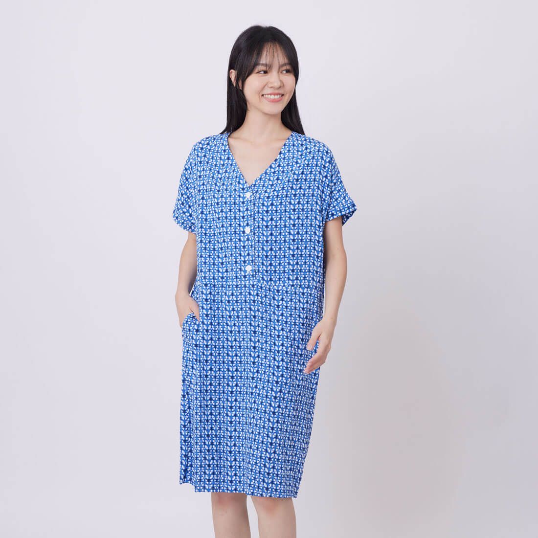 好我 so that's me Chloe半開襟V領腰剪接口袋洋裝/ 藍漣漪 FREE SIZE