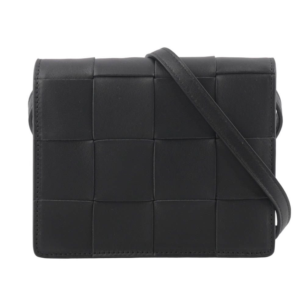 【BOTTEGA VENETA】Cassette 小羊皮編織小款斜背包(黑色)/ 平行輸入