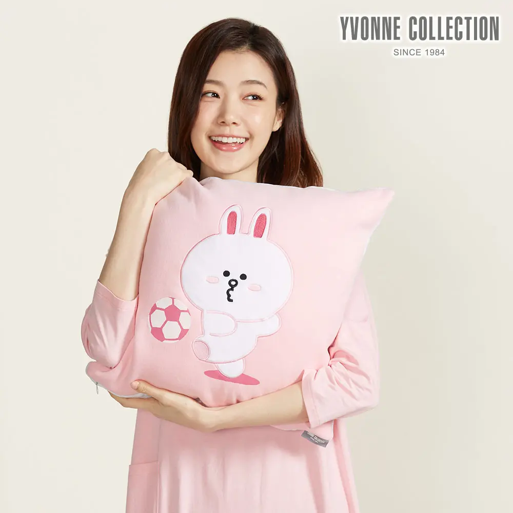 YVONNE COLLECTION兔兔足球方形抱枕45x45公分(LINE FRIENDS)