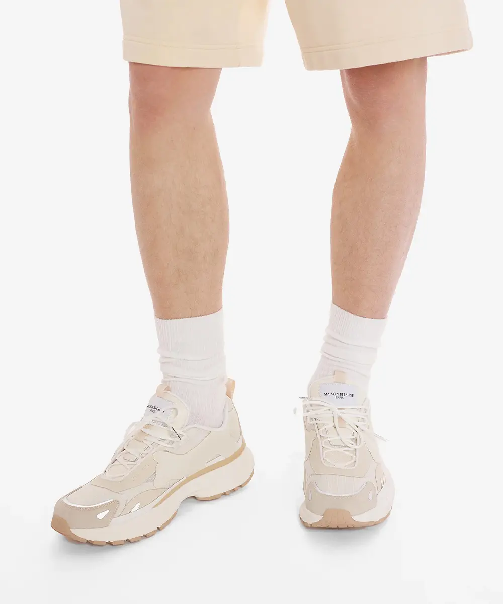 MAISON KITSUNÉ 杏仁色疾行狐狸慢跑鞋_男/ 中性/ 45