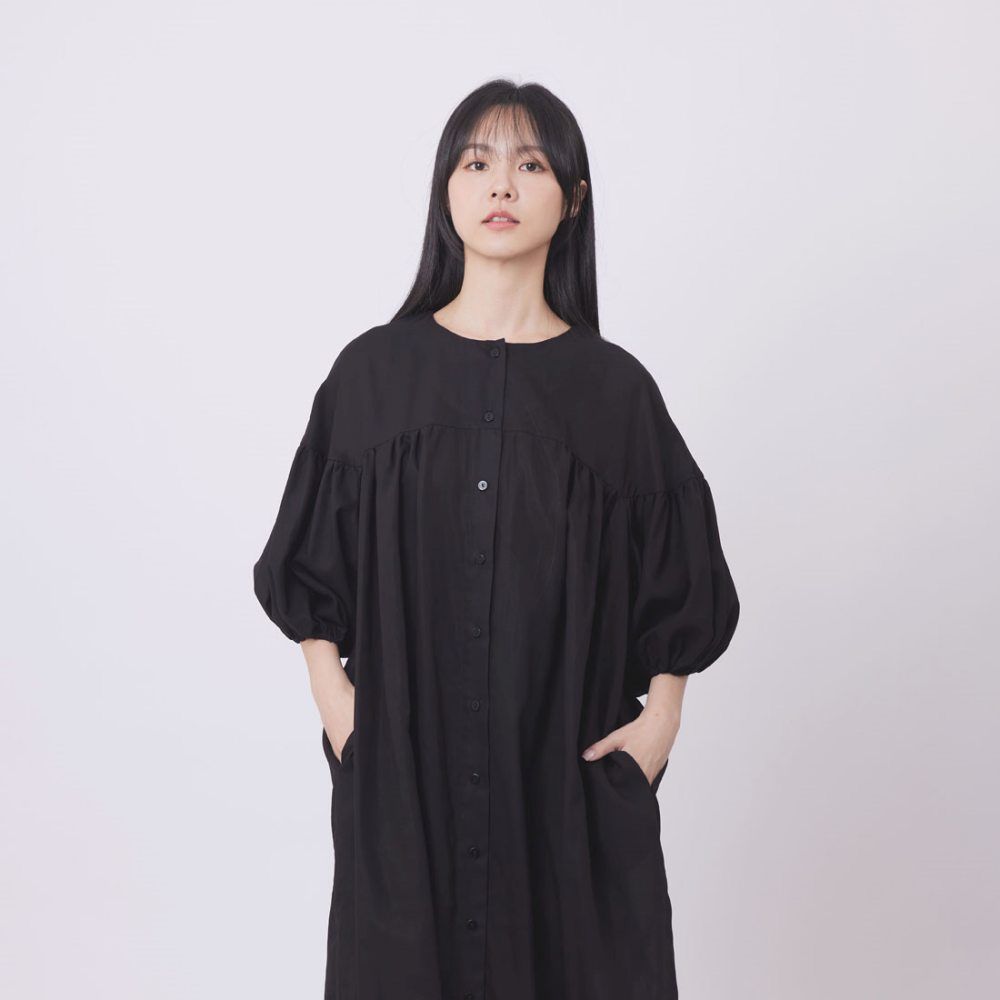 好我 so that's me Bess泡泡袖細褶落肩開襟長洋裝/ 黑
