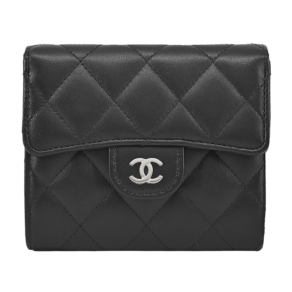 CHANEL 經典雙C金屬菱格紋小羊皮翻蓋三折短夾(黑色)/平行輸入