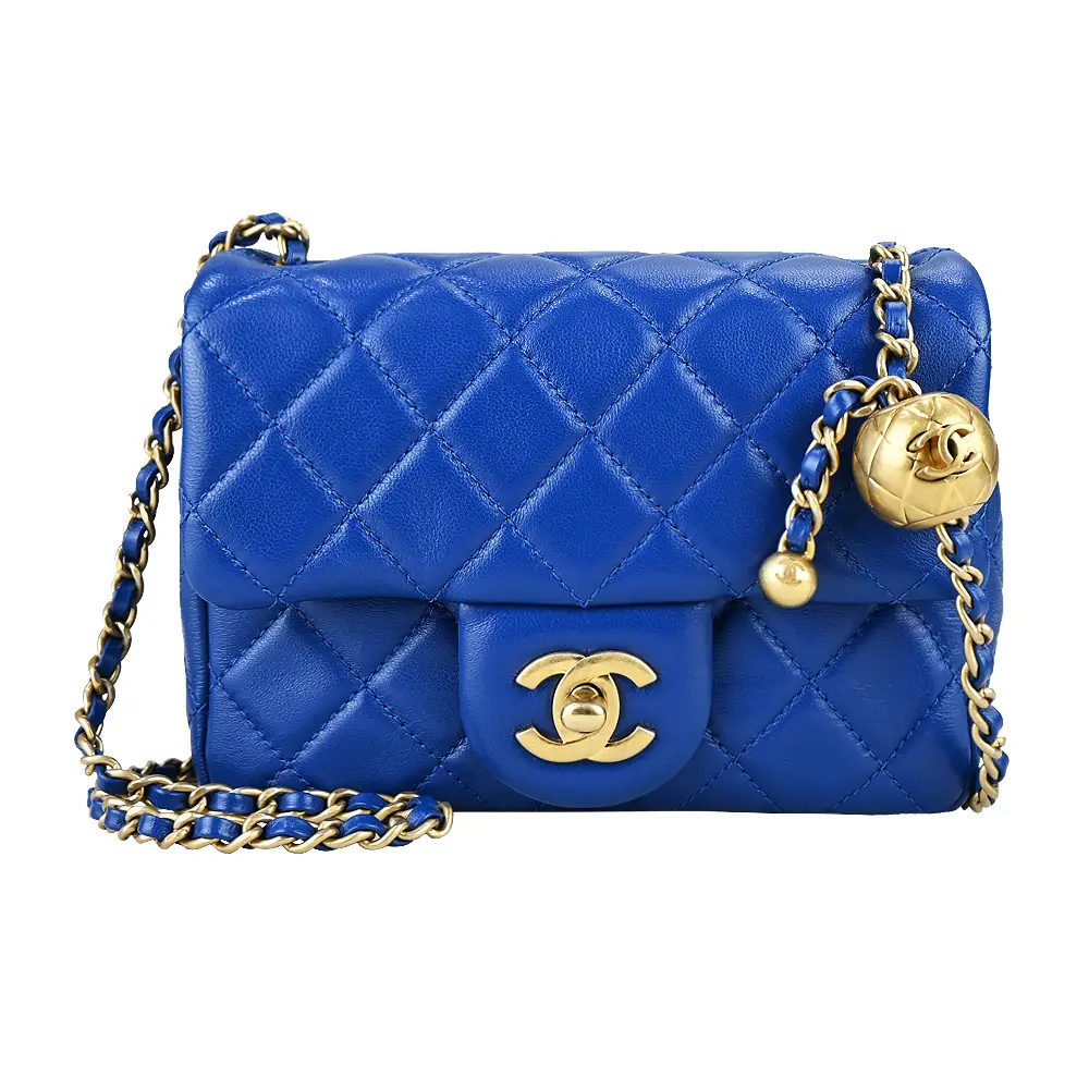 CHANEL 經典菱格紋小羊皮金球鏈帶翻蓋斜背包(寶藍)/平行輸入