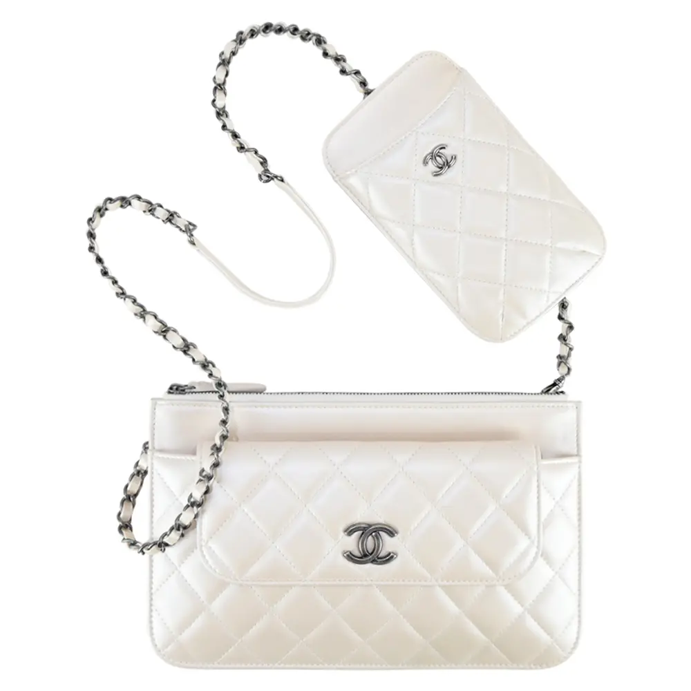 CHANEL Clutch With Chain 小羊皮金屬鍊帶菱格紋三合一肩背包(白色)/平行輸入