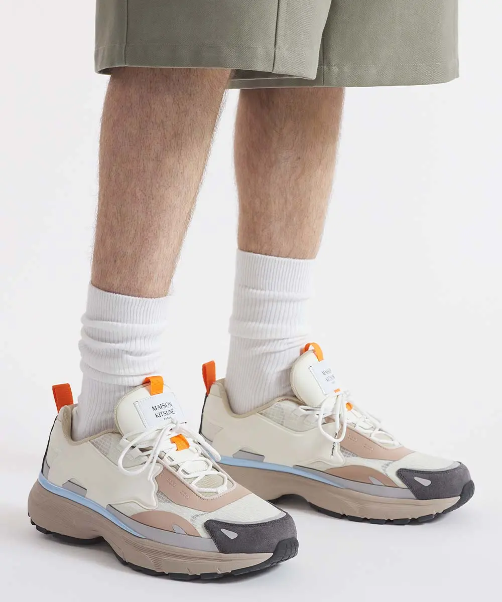 MAISON KITSUNÉ 奶茶棕疾行狐狸慢跑鞋_男/ 43