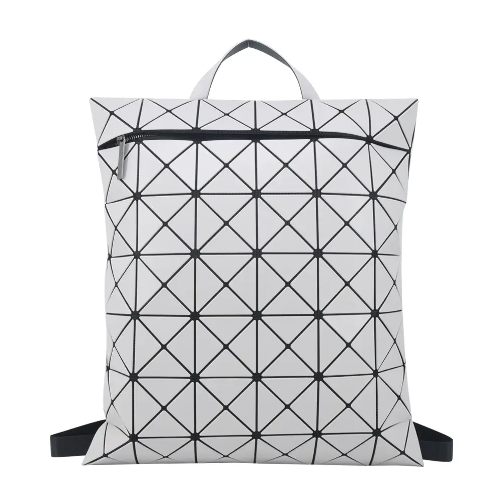 【ISSEY MIYAKE 三宅一生】BAOABO 6x7霧感皮革後背包-淺灰/平行輸入