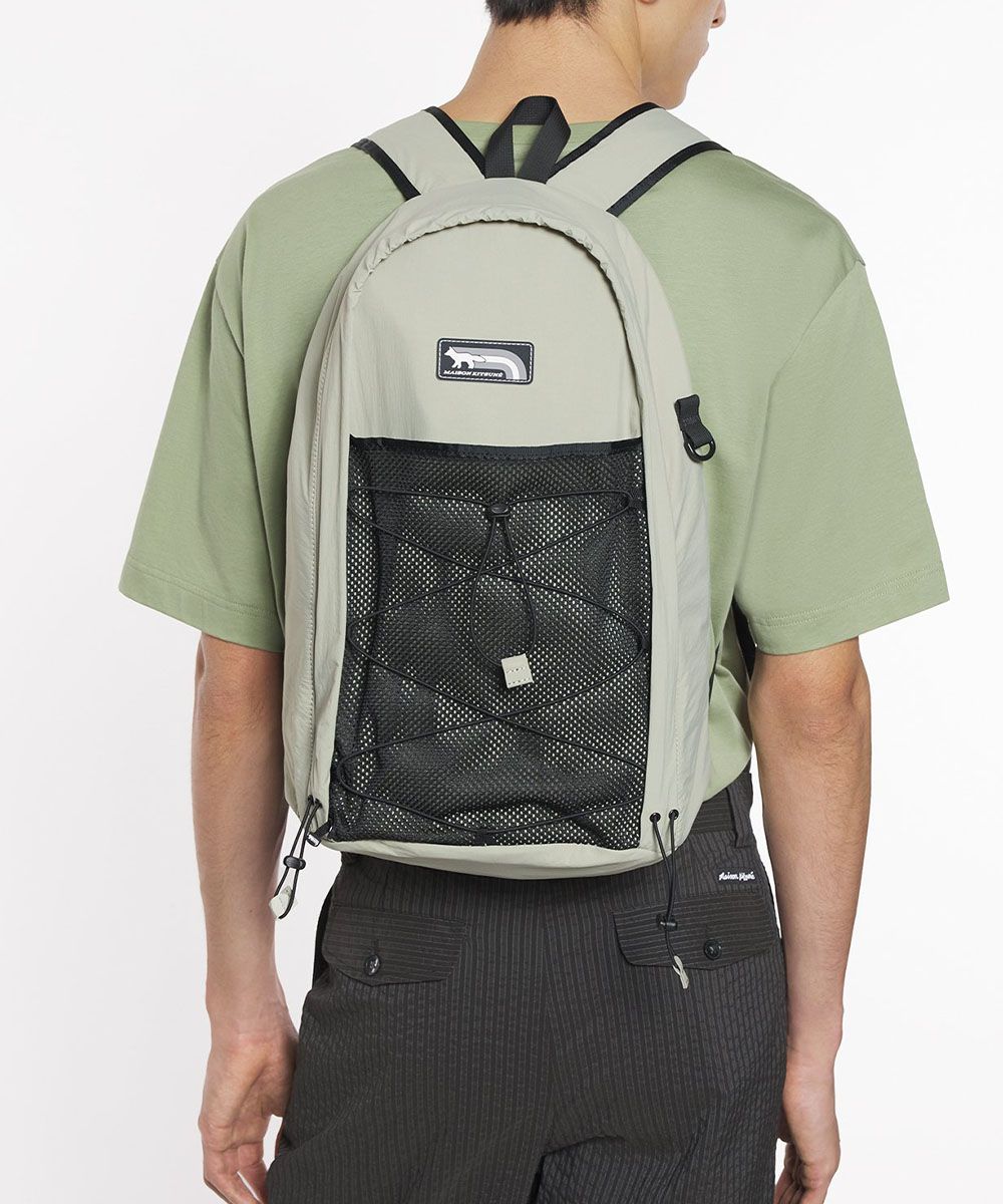MAISON KITSUNÉ 球場綠疾行狐狸LOGO運動風後背包