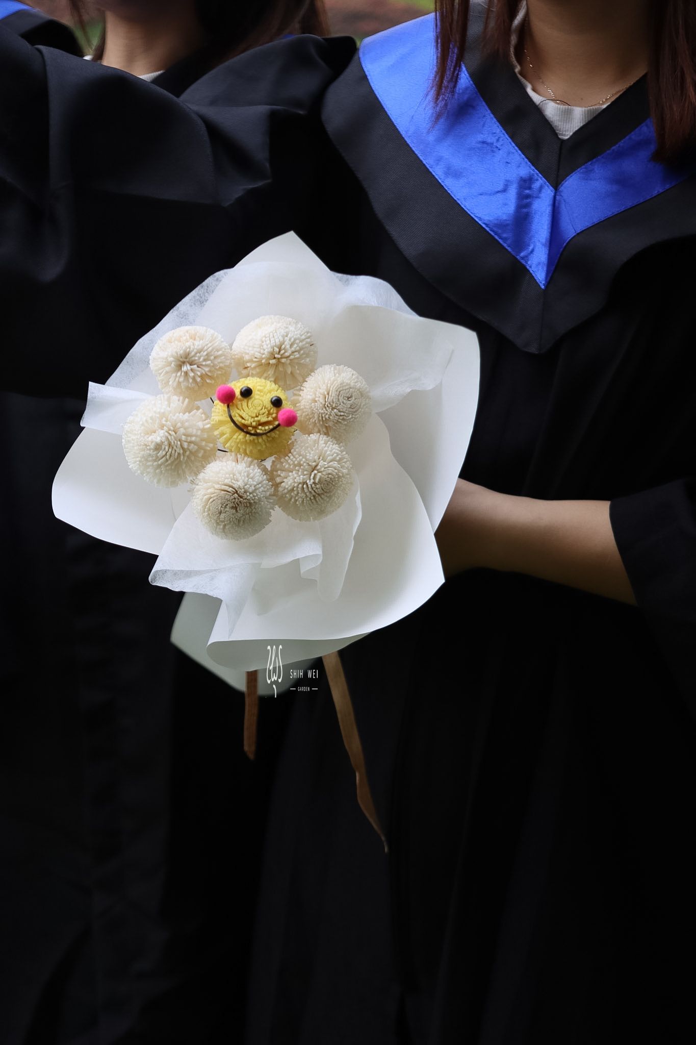 時葳花園治癒系笑臉 乒乓菊 畢業乾燥花花束/ 黃臉白花