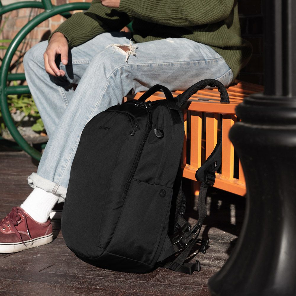 Pacsafe  V 防盜旅行後背包 26L 黑色