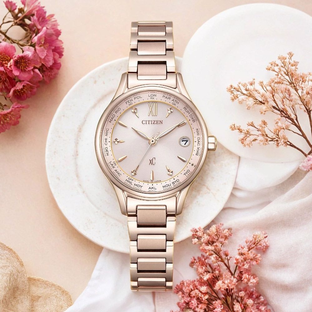 CITIZEN 星辰 代言人廣告款 XC 台灣限定款 光動能電波萬年曆女錶 手錶 EC1193-55X