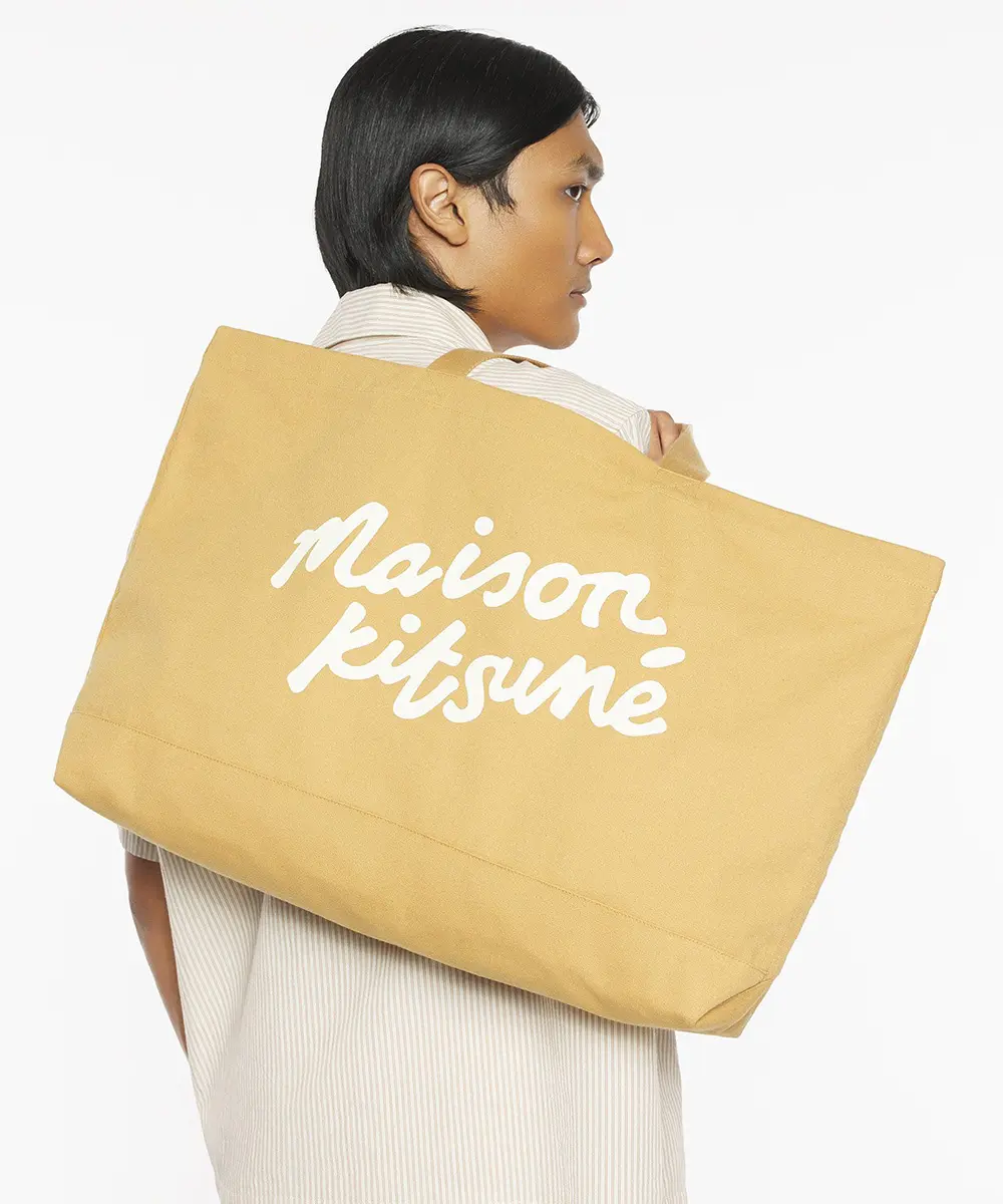 MAISON KITSUNÉ 淺駝色盛夏系列手繪LOGO托特包