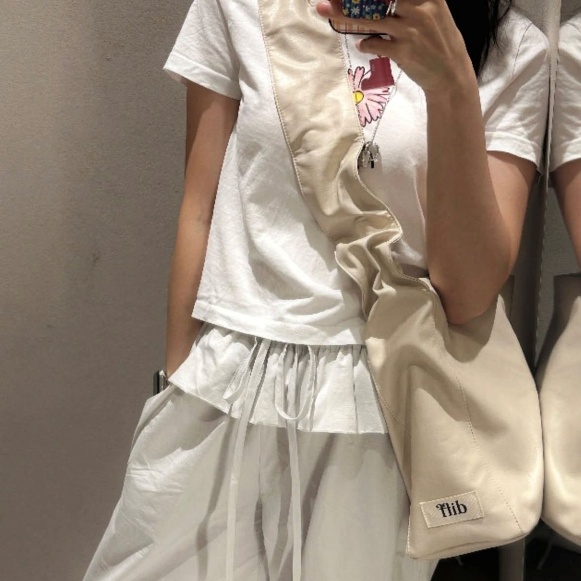 韓國Diff Crossbody Soft Bag柔軟生態皮革包/ 羊皮觸感肩背包/ 斜背包/ 托特包/ 米白