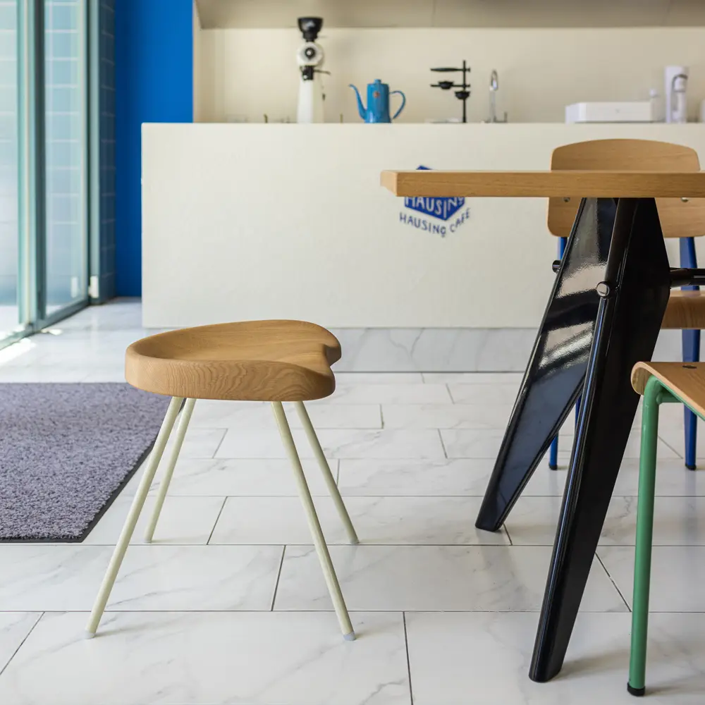 北歐櫥窗/Vitra Tabouret 307 矮凳(淺橡木、亞麻白椅腳)