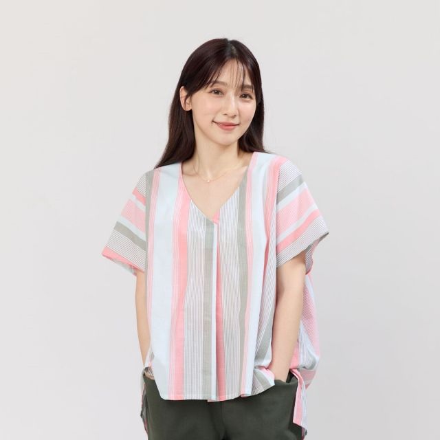好我 so that's me Vicky夏日V領棉質寬上衣/ 綠粉條/ FREE SIZE