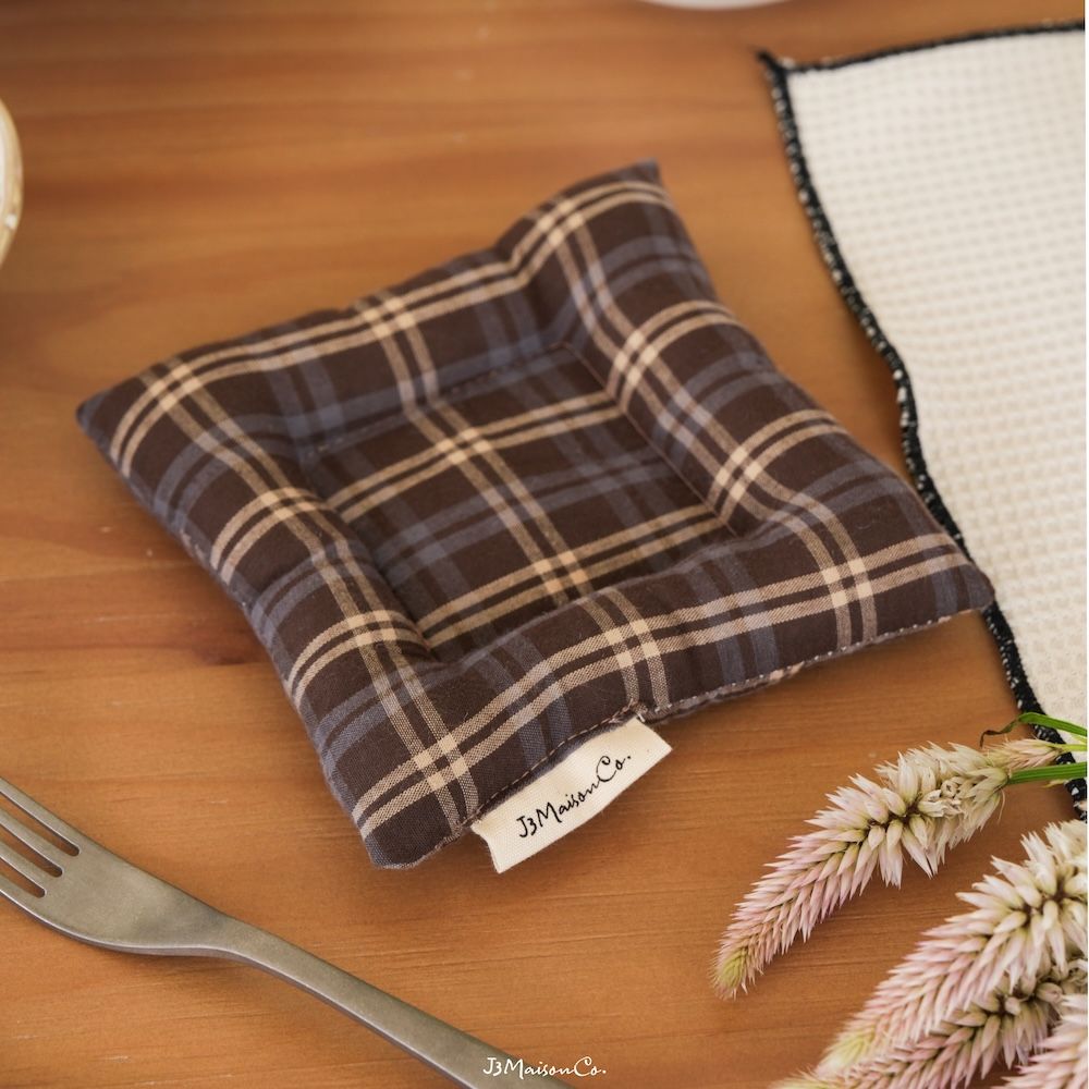 J3MaisonCo. Soft Verse 格紋杯墊（4color）/ Brown 咖啡格紋