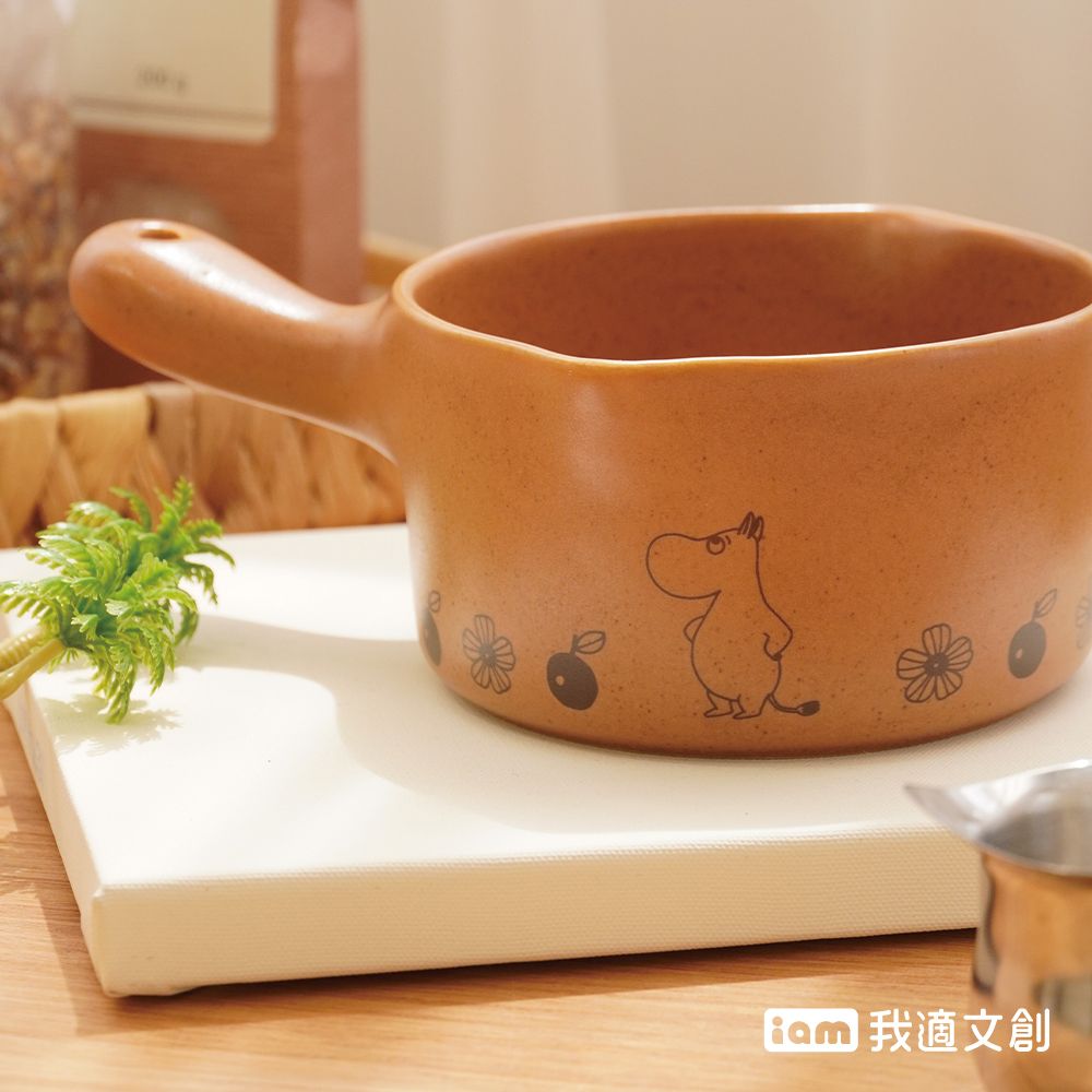 iam我適文創 MOOMIN 700ML 復古雙口陶瓷奶鍋