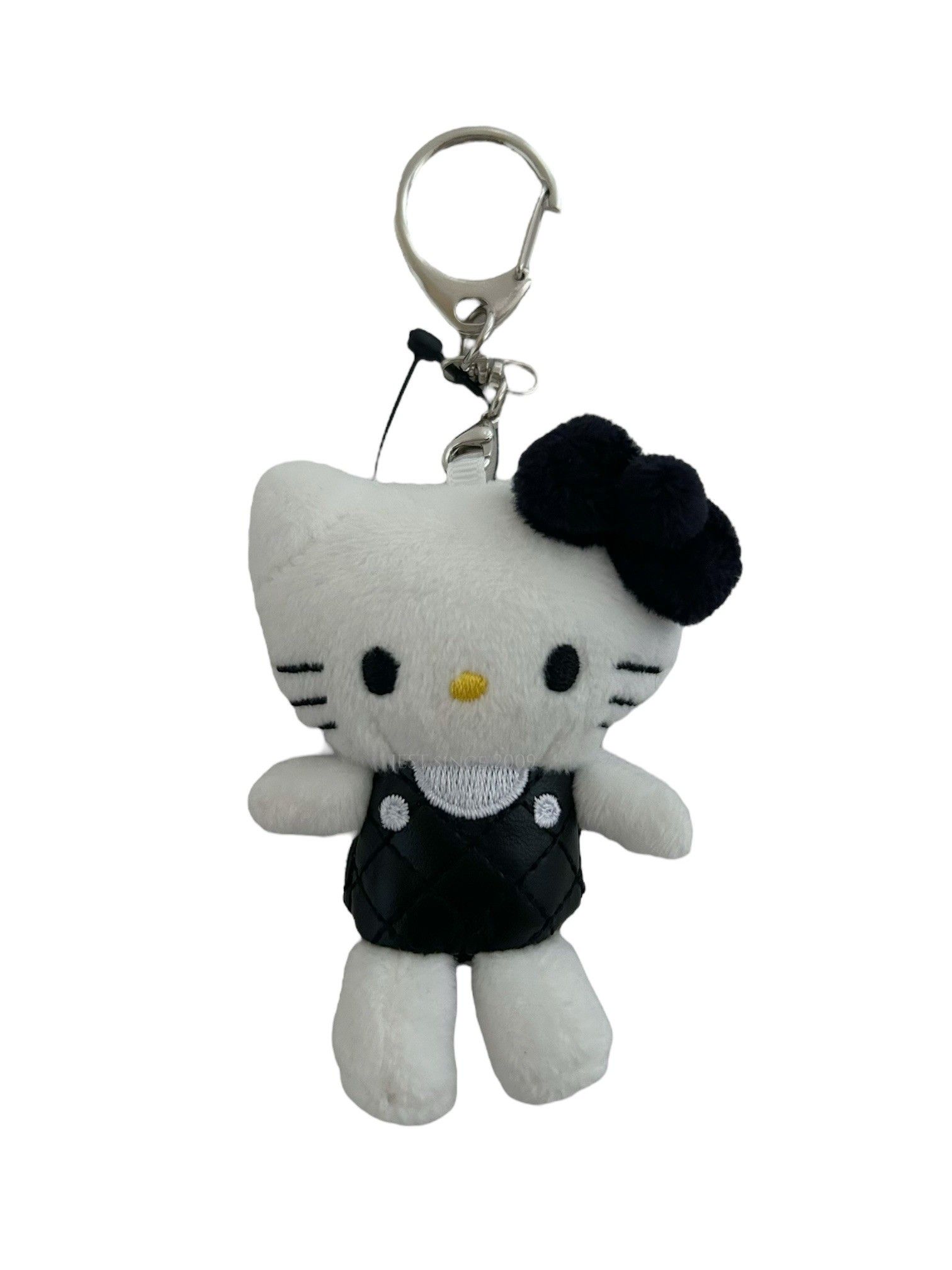 Hello Kitty x Me% 日本聯名限量款吊飾(578479/黑/白/皮革/菱格紋/聯名/sanrio/平行輸入)