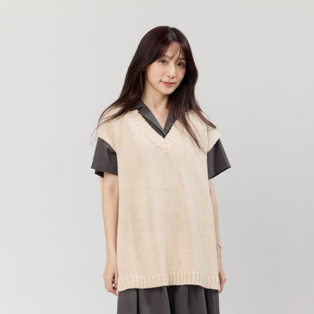 好我 so that's me Denise V領小岔寬版背心/ 奶茶 FREE SIZE