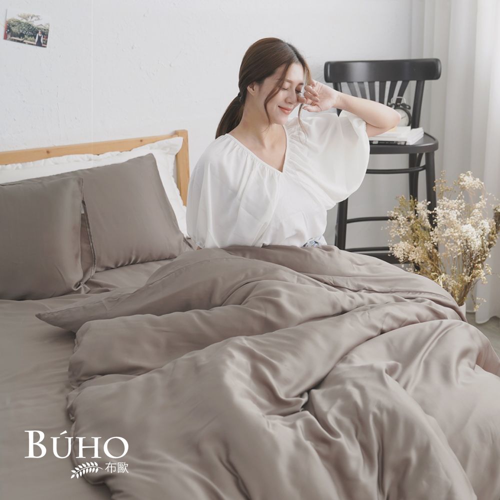 【BUHO布歐】素面文青300織100%TENCEL™純天絲™6尺加大床包+8x7尺兩用被四件組/ 灰霧可可