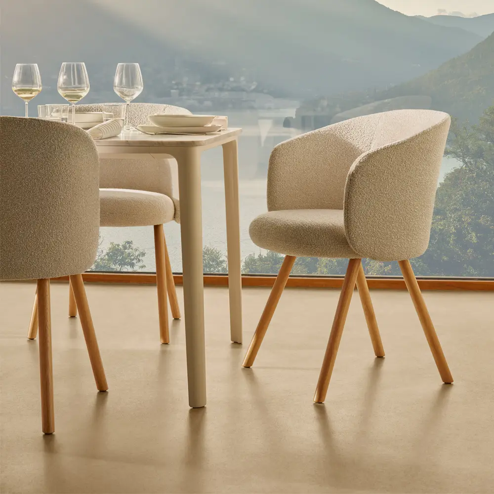 北歐櫥窗/Vitra Mikado 天皇 扶手椅 (象牙白布料、淺橡木椅腳)