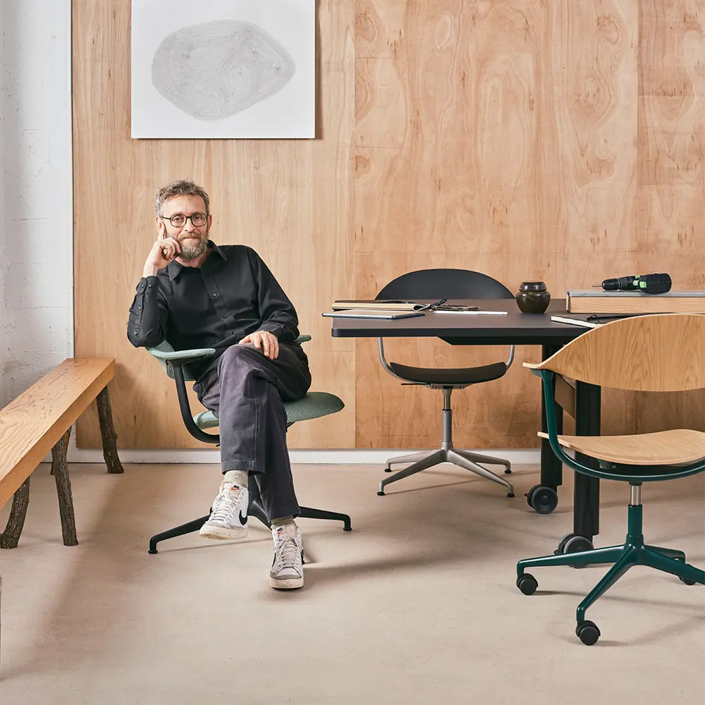 北歐櫥窗/Vitra Mynt 動態坐姿萬用椅 (淺橡木／深黑、固定椅腳)