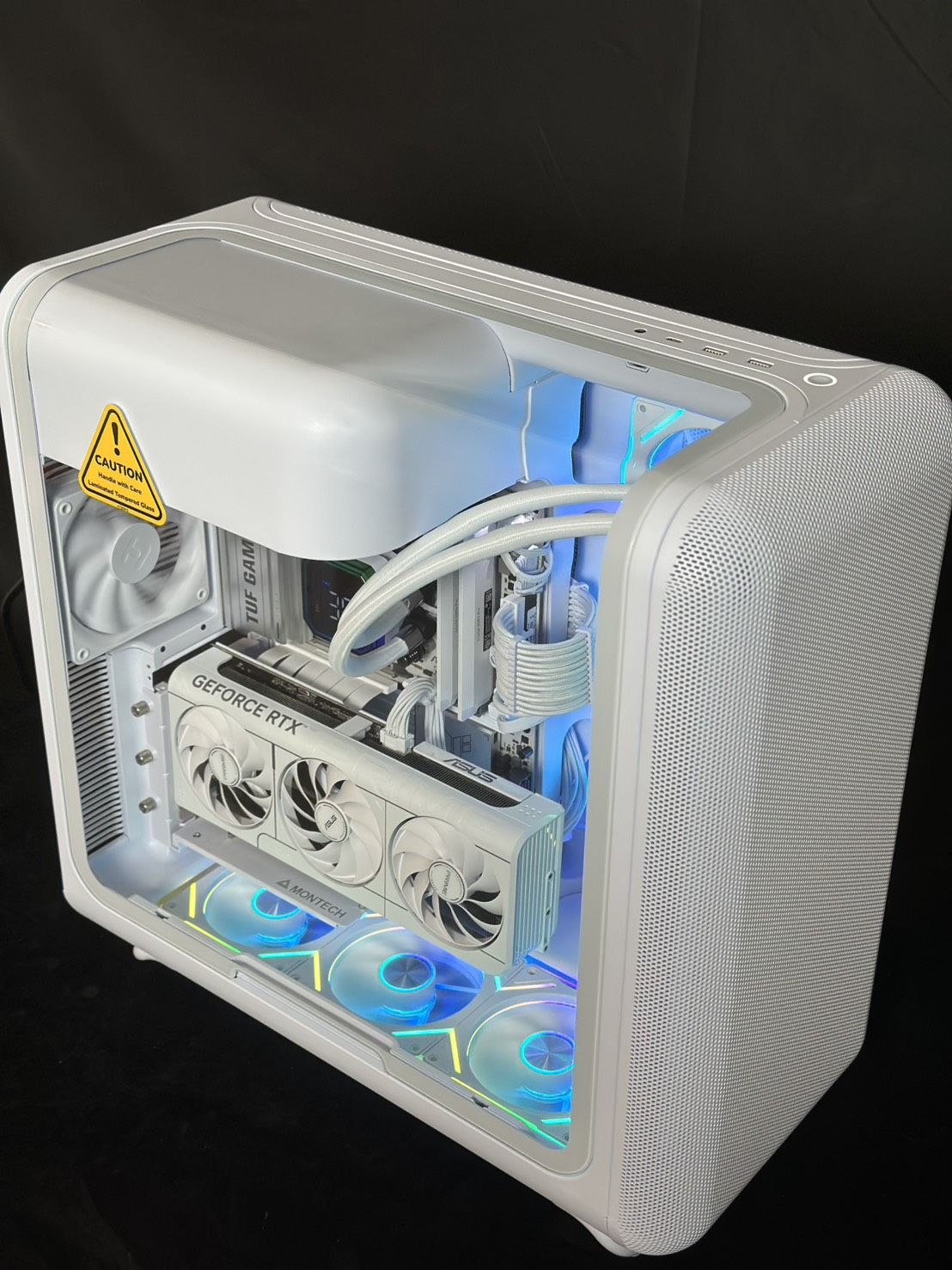 人人有電腦 膠囊太空艙樣式純白電競主機