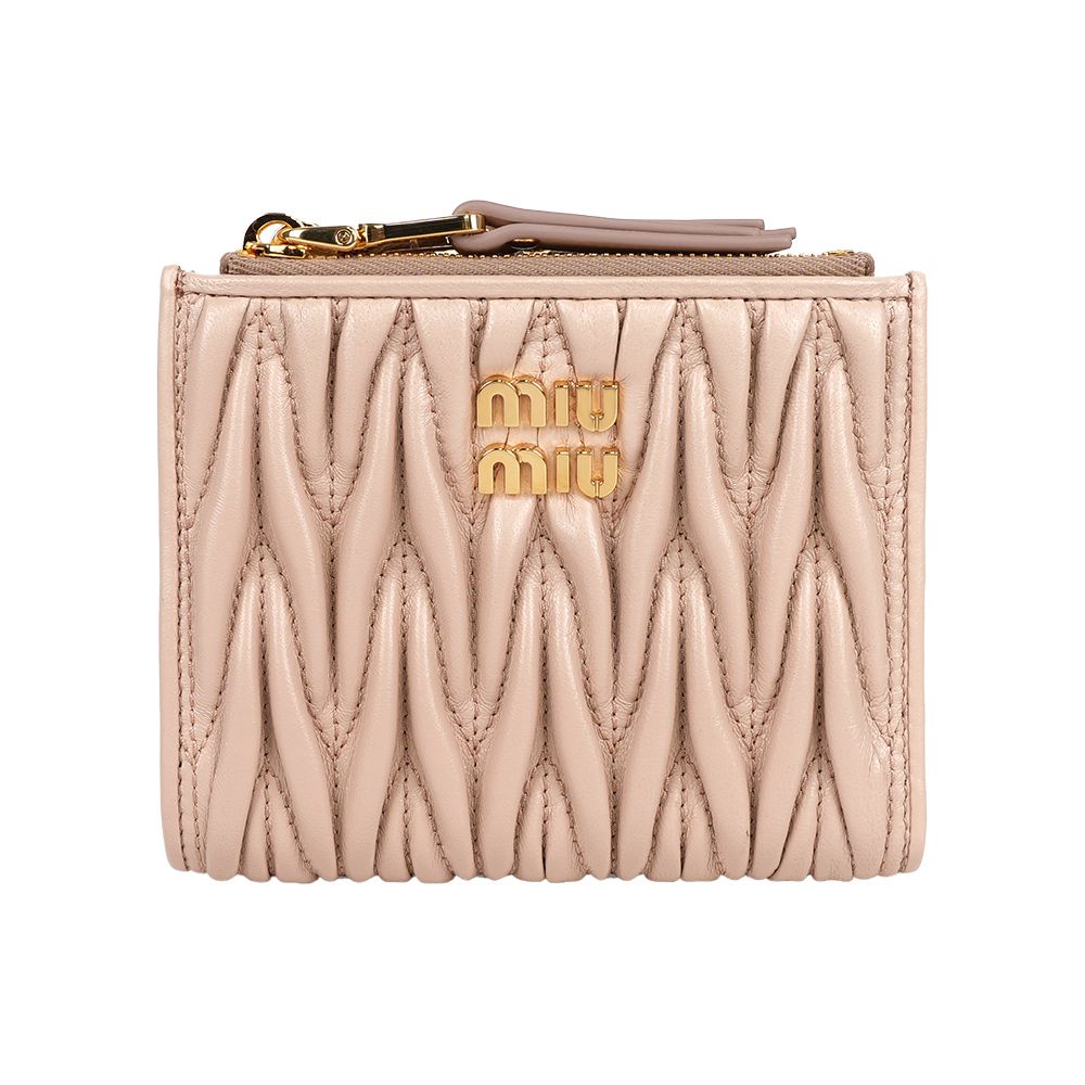 【MIU MIU】金字納帕軟皮拉鍊零錢袋釦式二折短夾(粉色)/ 平行輸入