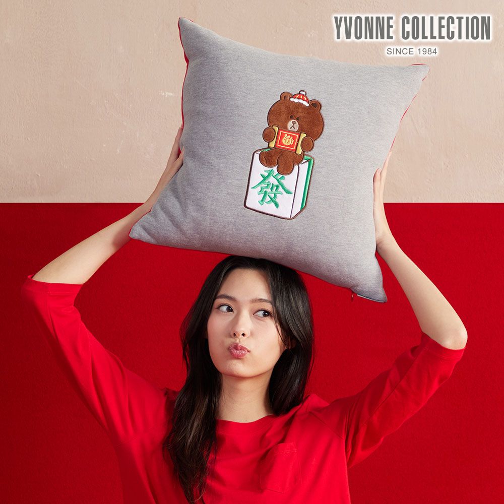 YVONNE COLLECTION 熊大發財方形抱枕45x45公分  (LINE FRIENDS)