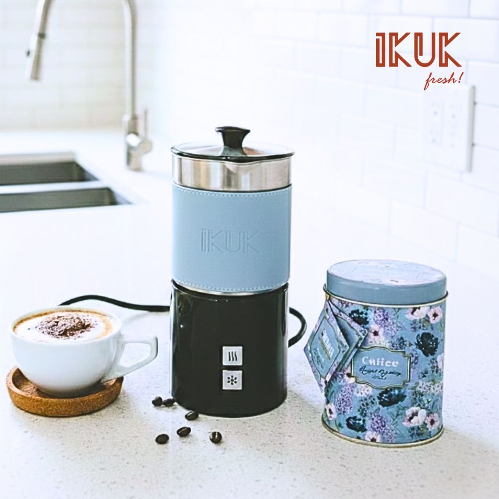 【BIALETTI 比亞樂堤】 Bridgerton柏捷頓家族聯名限量款罐裝粉+IKUK電動奶泡機840ml莫蘭迪藍色