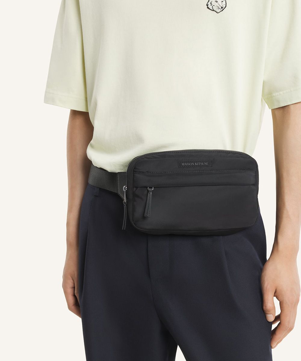 MAISON KITSUNÉ 石墨黑尼龍腰包