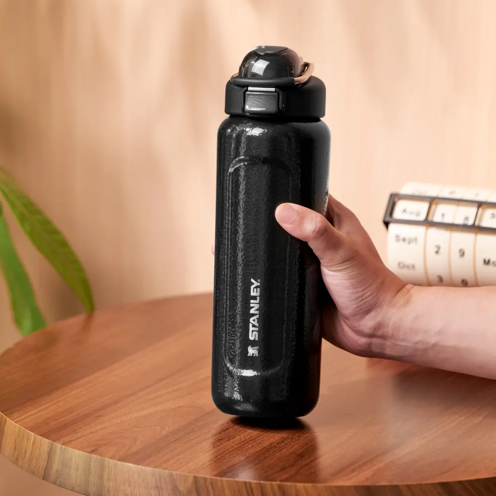 STANLEY經典系列彈蓋提環水壺/ 0.7L/ 錘紋黑