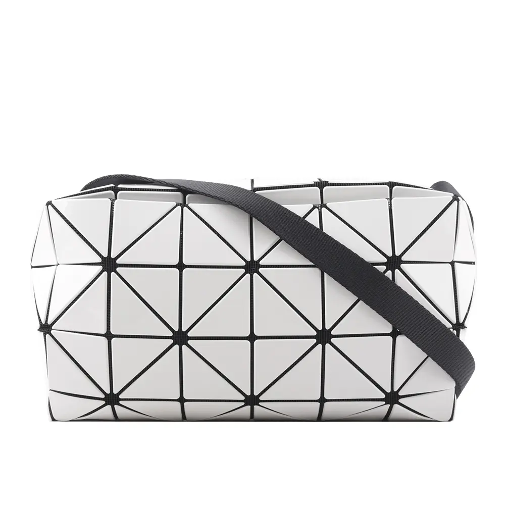 【ISSEY MIYAKE】BAO BAO CARTON 4x6 方盒斜背包(白色)/ 平行輸入