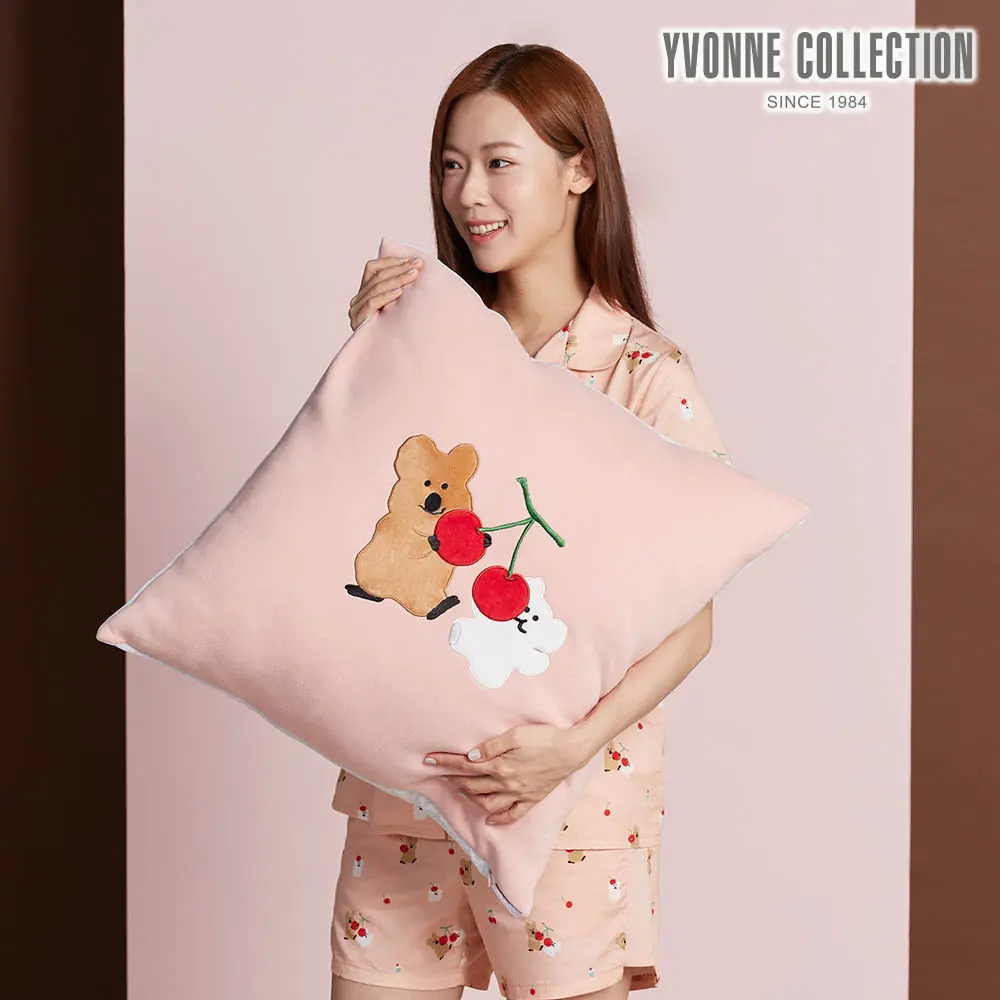 YVONNE COLLECTION DINOTAENG｜蘋果方形抱枕(60x60公分)/ 粉橘