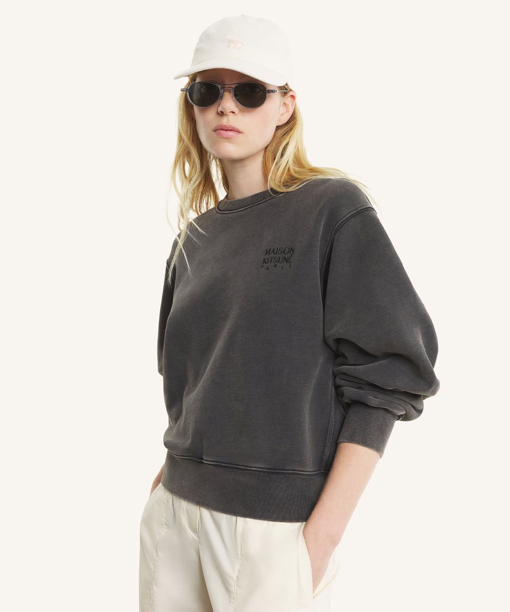MAISON KITSUNÉ 洗舊石墨黑品牌字母LOGO寬鬆衛衣/女裝/ M